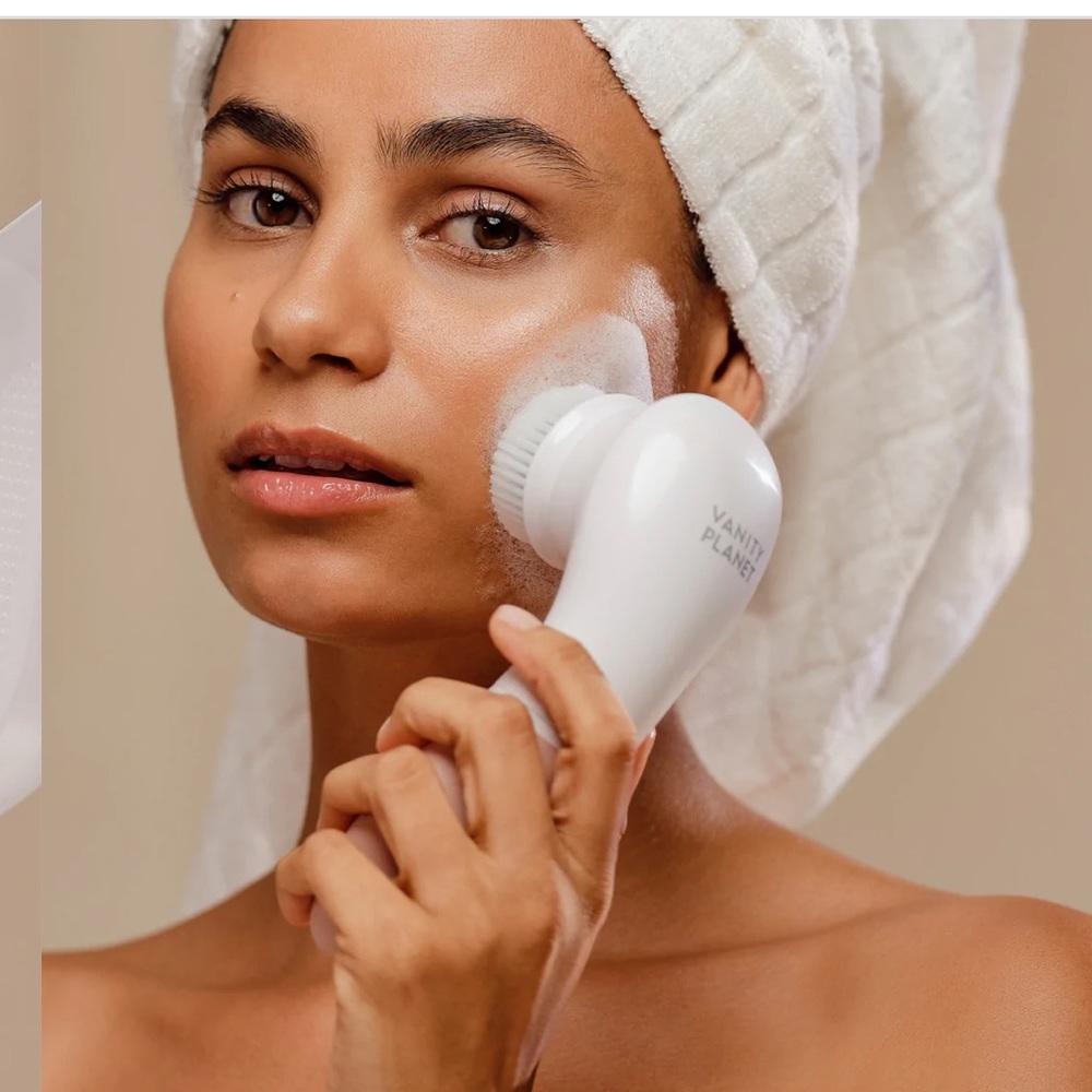 Facial cleansing brush system bundle with 2 replacement brushes